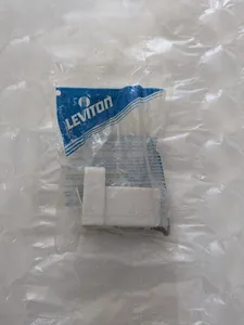 Leviton 660W-600V Lampholder Recessed Contact