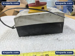 Eaton 3229C27F Switch Red Yellow Handle – actual item, photo 5 of 6
