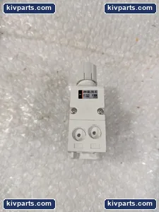SMC ARM11AB2-R55-AZ Manifold Mount Air Regulator – actual item, photo 2 of 5