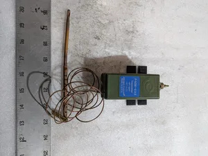 Johnson Controls T-5210-1113 49-23941 Temperature Transmitter