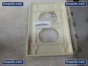 Eaton 2132A-BOX Duplex Cooper Receptacle – actual item, photo 4 of 8