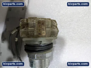Square D KA-3 Contact Block – actual item, photo 4 of 5