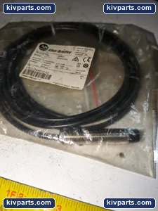 Allen-Bradley 872C-D4NP12-E2 Proximity Sensor – actual item, photo 3 of 5