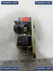 Square D 9050 C021E Industrial Contactor – actual item, photo 3 of 11