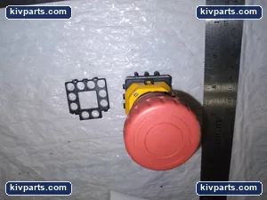 IDEC XW1E-BV422MR Switch Red Mushroom Control – actual item, photo 2 of 3