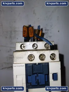 Schneider Electric CAD32 Contactor – actual item, photo 2 of 7