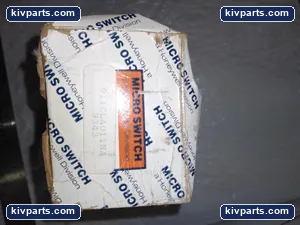 Honeywell 911CLA011NA Micro Switch – actual item, photo 4 of 5