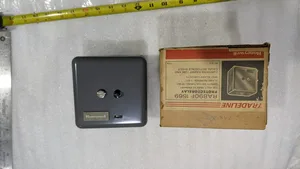 Honeywell RA890F Burner Control