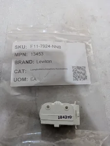 Leviton 13453 Adaptor Lamp Holder