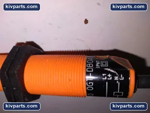 ifm OG0040 Diffuse Photoelectric Sensor – actual item, photo 2 of 7