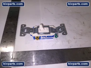 Eaton 1303-7LA-SPL2 Toggle Switch – actual item, photo 2 of 6