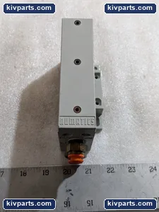 Numatics Valve Block Push-In Fitting – actual item, photo 5 of 6