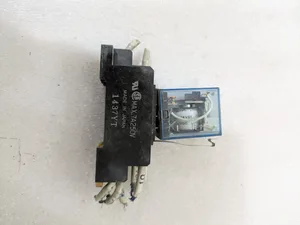 Omron MY2N-J Socket – actual item, photo 1 of 5