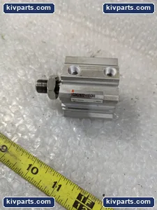 SMC CDQ2B32-15DM Air Cylinder – actual item, photo 2 of 5