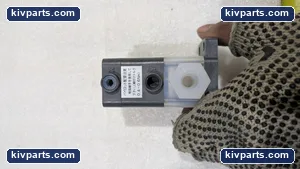 CKD AMD312-10BUS-8-0-4 Valve – actual item, photo 4 of 6