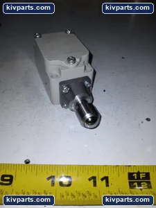 Yamatake Honeywell 2LS-J6K Micro Limit Switch – actual item, photo 3 of 4