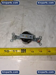 TWIST LOCK 4760 3 WIRE 15 AMP 277 VOLTS – actual item, photo 3 of 4