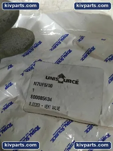 N7UF5/00 800085634 Bleeder-Vent Valve – actual item, photo 2 of 3