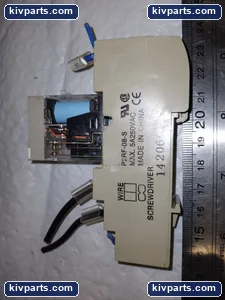 Omron G2R-2-S Relay and Socket – actual item, photo 2 of 4
