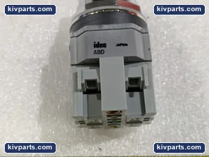 IDEC ABFD210N-R Red Flush Pushbutton Switch – actual item, photo 3 of 7