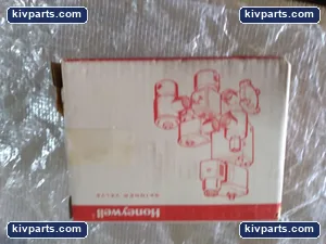 Honeywell 7121KBN2NV00 Skinner Solenoid Valve – actual item, photo 3 of 4