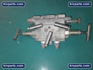 Parker M3-6750DA0 Instrument Manifold Block – actual item, photo 3 of 5