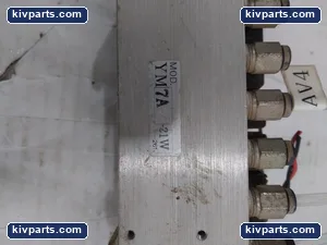 Koganei A030E1 Solenoid Valve Manifold 7 Valves – actual item, photo 3 of 7