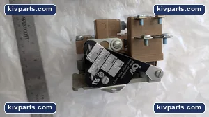 BW 198093-18 Controls – actual item, photo 3 of 6