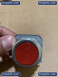 Allen-Bradley 800T-A6 Red Flush Head Push Button – actual item, photo 4 of 5