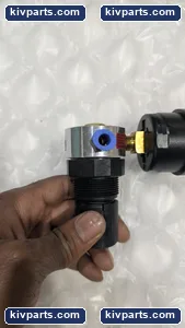 EFD MODEL 2002P 300PSIG 0921 PRESSURE REGULATOR RANGE 0/100 – actual item, photo 3 of 6