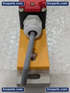 Euchner TP4-4141A024M Safety Switch Interlock – actual item, photo 2 of 5
