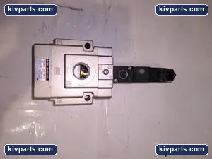 SMC VG342R-5DZ-04-E 3 Port Poppet Solenoid Valve – actual item, photo 2 of 4