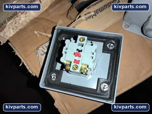 IDEC AVD301N-R Emergency Stop Switch – actual item, photo 7 of 7