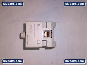 Schneider Electric AB3-RV162U Splitter Distribution Block – actual item, photo 2 of 7