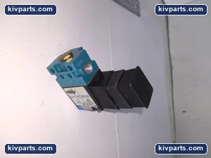 MAC 111B-221JB Solenoid Valve – actual item, photo 2 of 3
