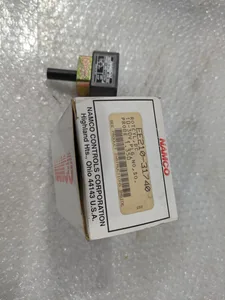 Namco EE210-31740 Cylindicator Proximity Sensor