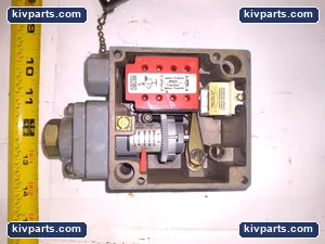 Square D GBW-2 Class 9012 Pressure Switch – actual item, photo 4 of 5