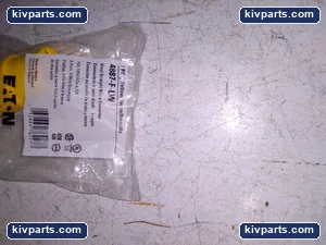 Eaton 4887-F-LW ONE PLUG ADAPTER – actual item, photo 2 of 3