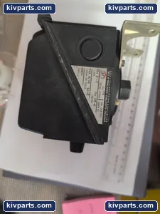 United Electric H300 9576 453 Pressure Switch – actual item, photo 4 of 7