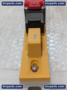 Euchner TP4-4141A024M Safety Switch Interlock – actual item, photo 3 of 5
