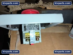IDEC AVD301N-R Emergency Stop Switch – actual item, photo 6 of 7