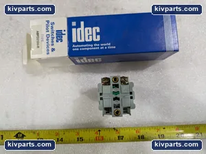 IDEC ABFD210N-R Red Flush Pushbutton Switch – actual item, photo 6 of 7