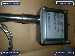 United Electric F7G 8094 Temperature Switch – actual item, photo 4 of 4