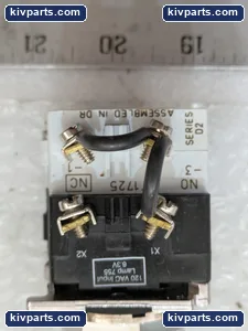 Eaton 10250T221L Illuminated Pushbutton – actual item, photo 4 of 6