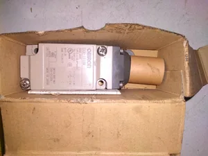 Omron D4A-1111N Limit Switch
