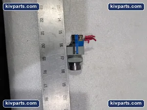 IDEC R33 ABW Switch – actual item, photo 4 of 5
