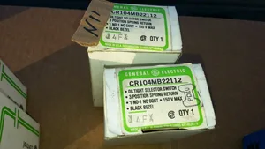 General Electric CR104MB22112 Oiltight Selector Switch