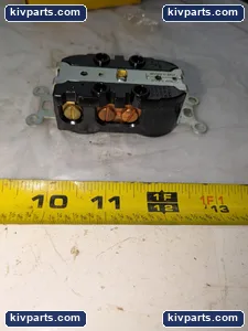 TWIST-LOCK 7580 3 WIRE 10A 250V TOGGLE SWITCH – actual item, photo 5 of 6