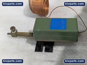Johnson Controls T-5210-9 Temperature Transmitter – actual item, photo 3 of 10