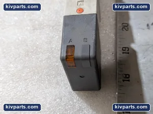 SMC VQ4100-51 Solenoid Valve – actual item, photo 4 of 9